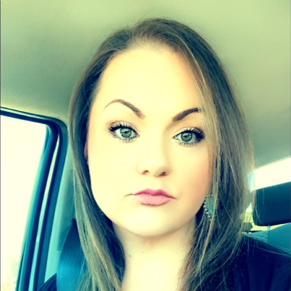 Meet your Posher, Erica - Picture 1 of 1